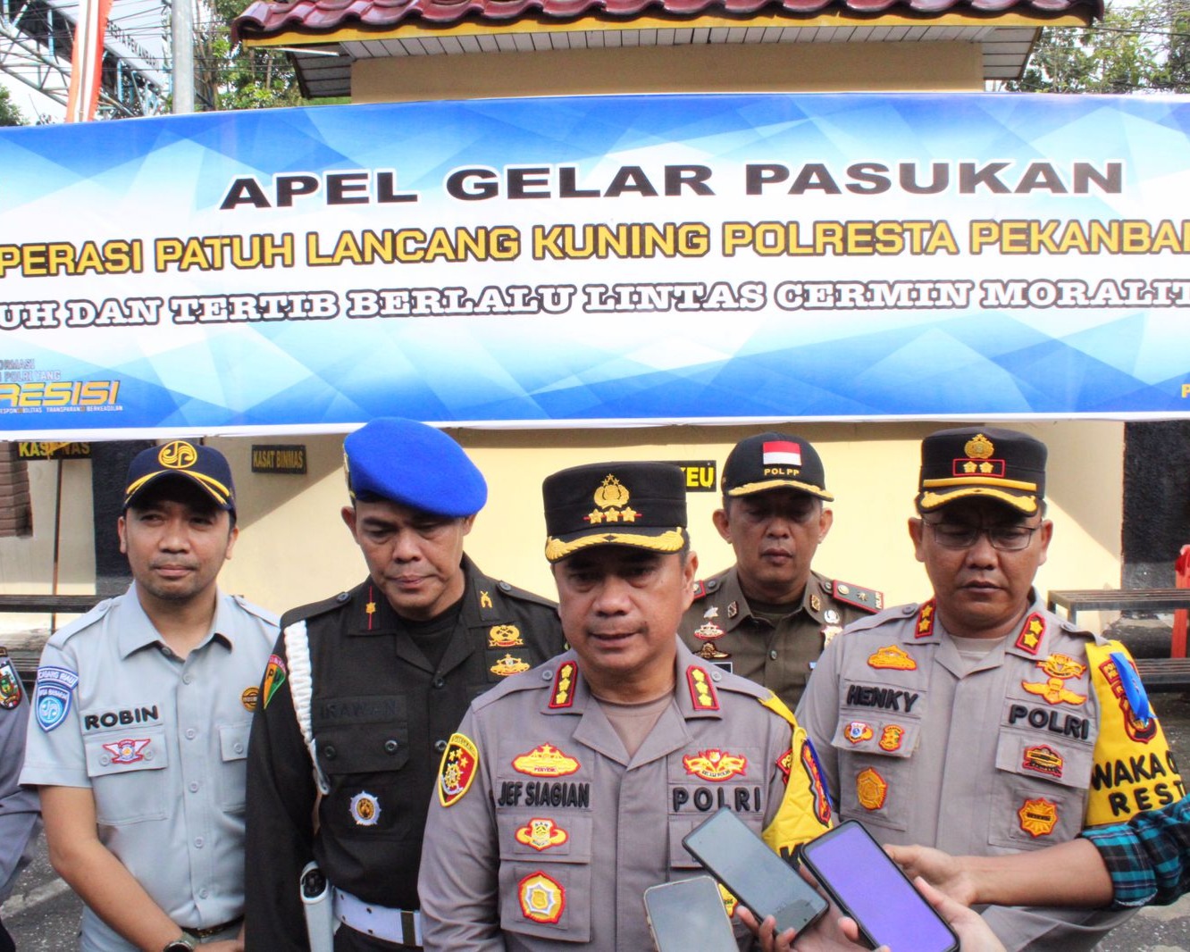 Kapolresta Pekanbaru Pimpin Apel Gelar Pasukan Operasi Patuh Lancang Kuning 2023