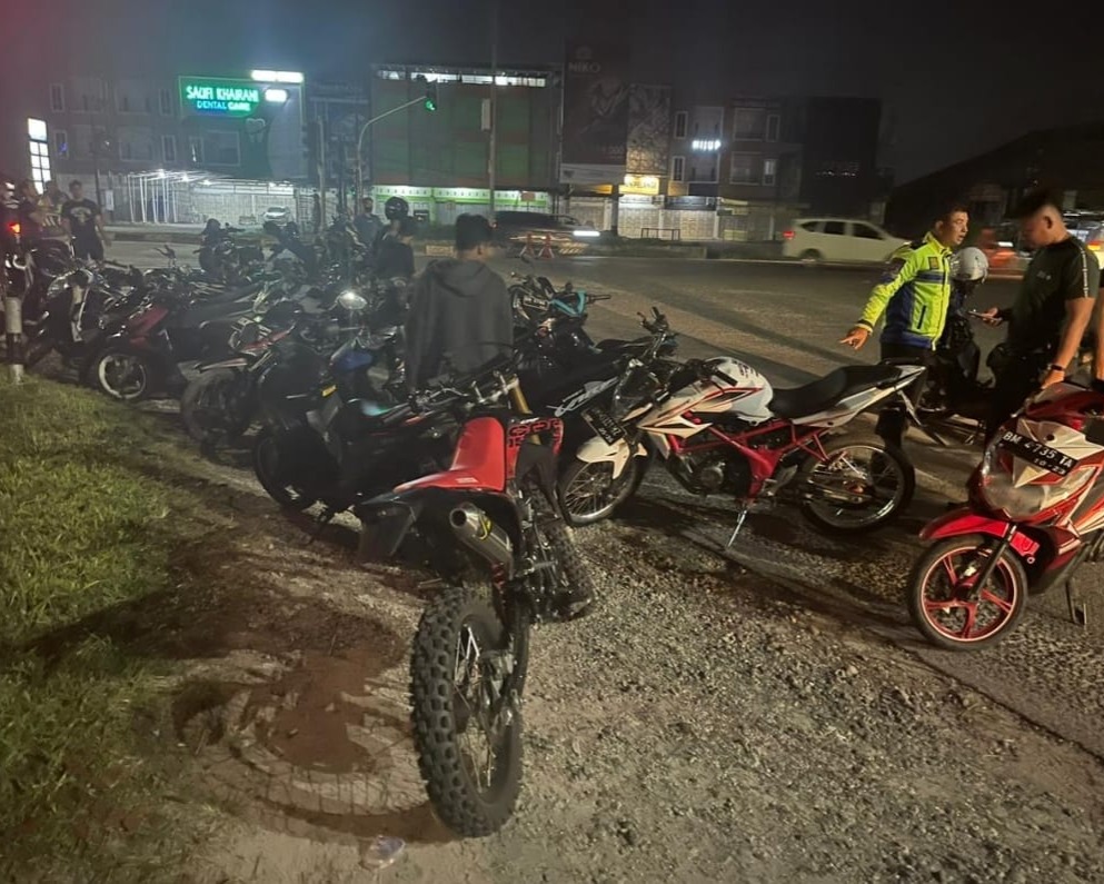 Antisipasi Gangguan Kamtibmas Serta Balap Liar, Polresta Pekanbaru Bersama Polsek Jajaran Gelar Blue Light Patrol dan Amankan 29 Unit Sepeda Motor