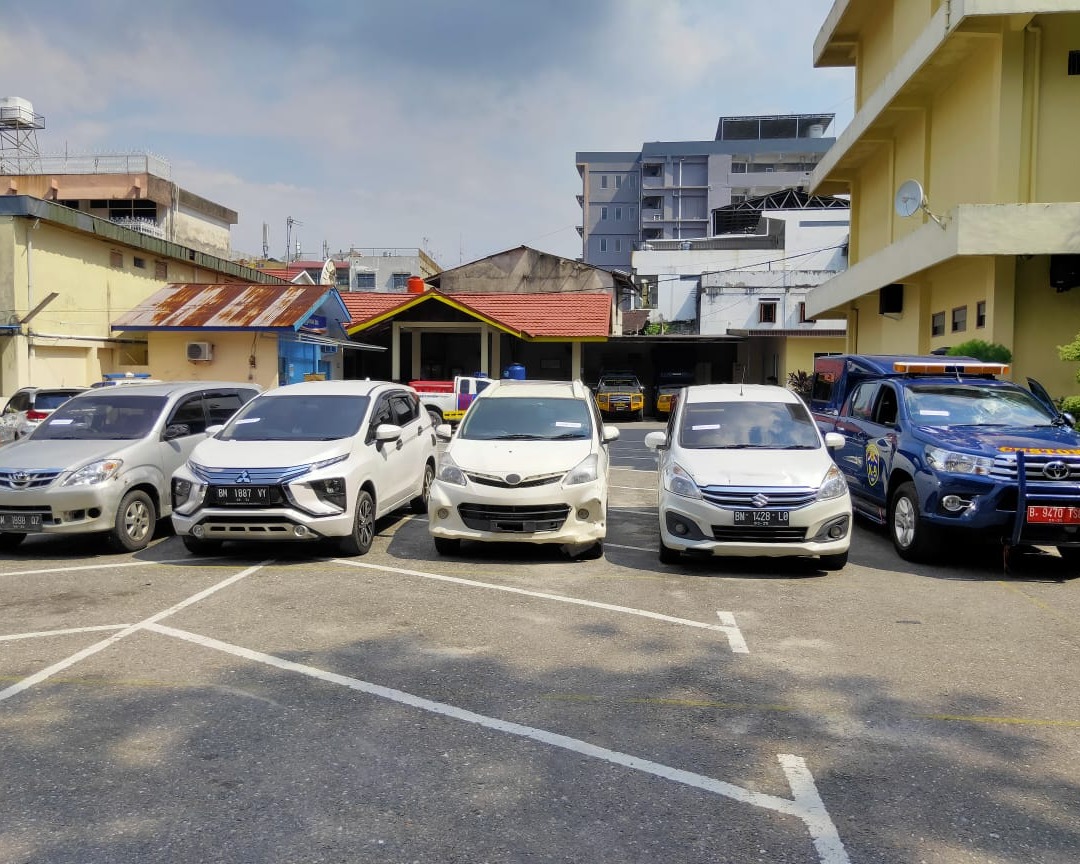 Kapolresta Pekanbaru Gelar Konferensi Pers Penangkapan Delapan Pelaku Penyerangan Mobil Dinas K-9 dan Petugas Bea Cukai Kanwil Riau