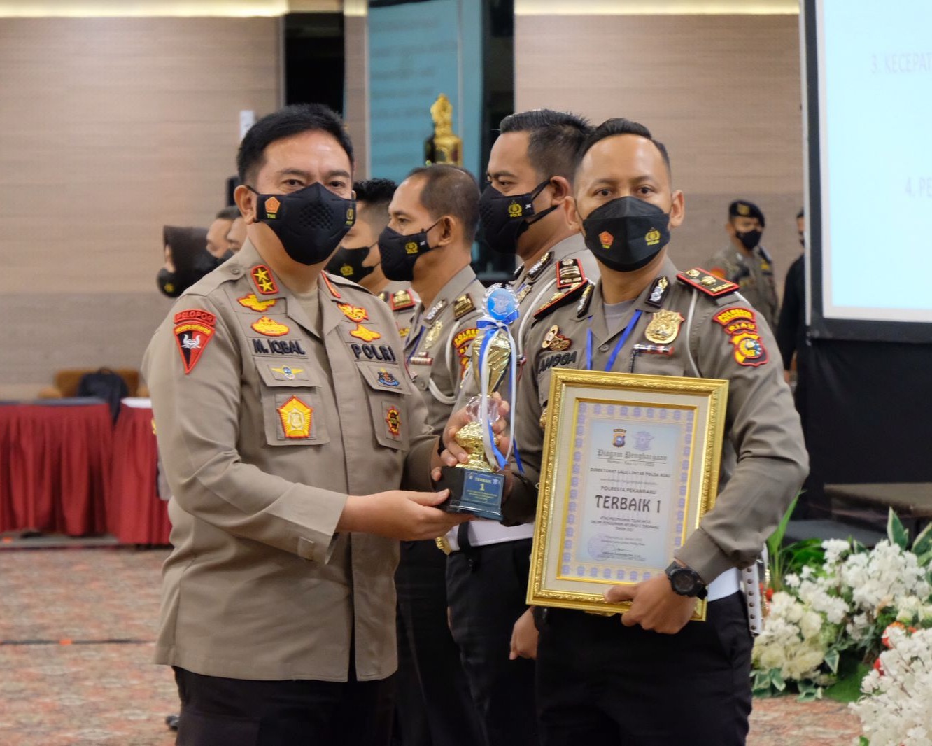 Evaluasi Kinerja Serta Anev Operasi Lilin Lancang Kuning 2021 Ditlantas Polda Riau, Kapolda Berikan Reward Kepada Satlantas Berprestasi