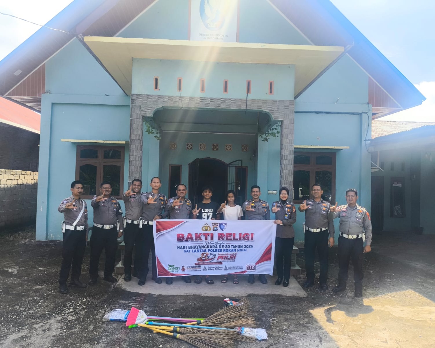 Polda Riau Distribusikan 2.312 Paket Bansos, Bedah Rumah dan Air Bersih, Wujud Nyata Kepedulian Polri untuk Masyarakat