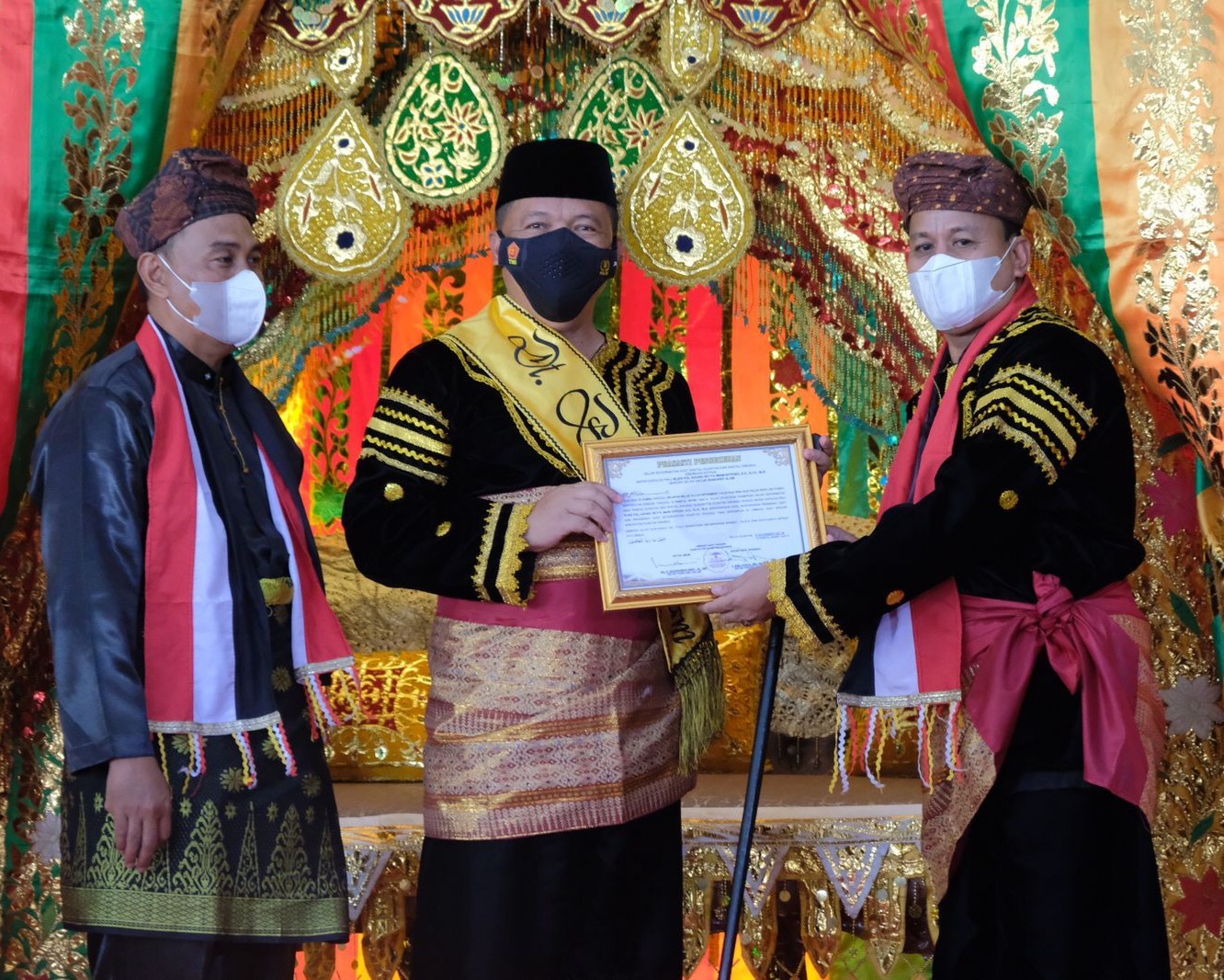 Terima Gelar Kehormatan Adat Datuak Bandaro Alam, Kapolda Riau: InsyaAllah Akan Saya Jaga Amanah Dengan Baik