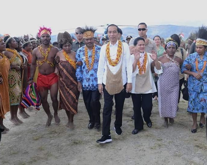 Presiden Jokowi dan Ibu Negara Bertolak ke Papua Barat