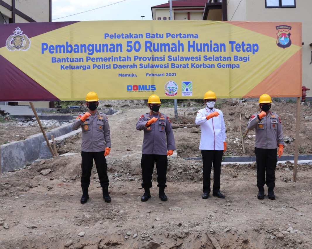 Gubernur Sulsel dan Kapolri Resmikan Pembangunan Rumah Polisi Korban Gempa Bumi di Sulbar