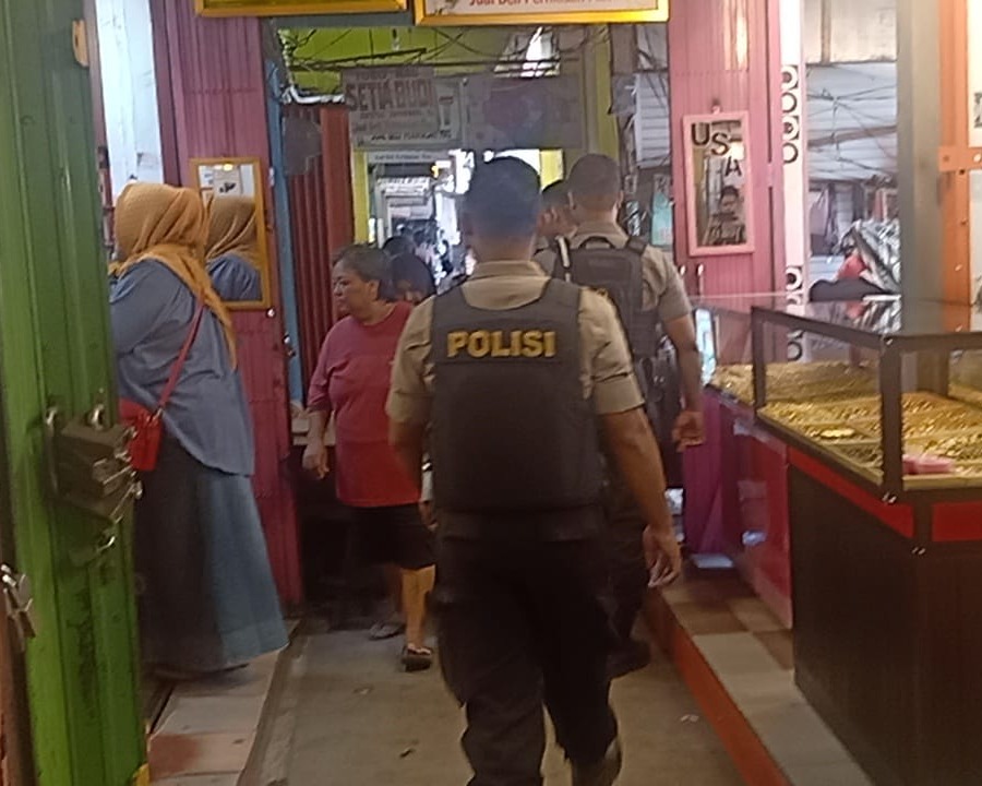 Patroli bermotor Satsabhara Polresta Palangka Raya Sambangi Pasar Besar