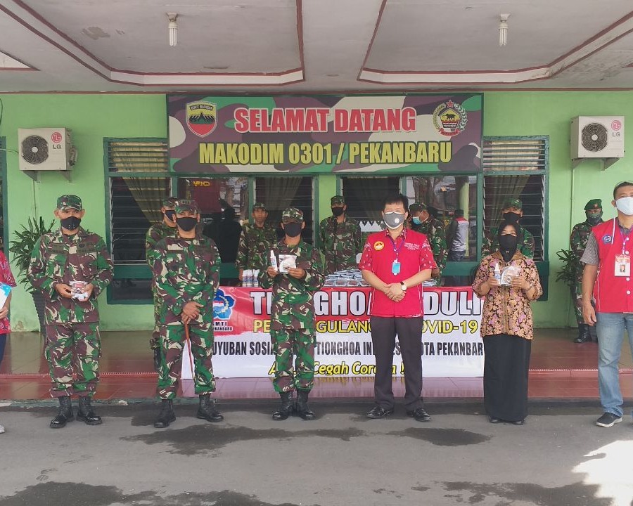 Dandim 0301/Pekanbaru Terima Bantuan Hand Sanitizer dan Masker Dari PSMTI Kota Pekanbaru