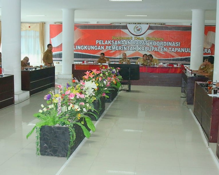 Bupati Taput Pimpin Rapat Koordinasi di Lingkungan Pemkab Taput