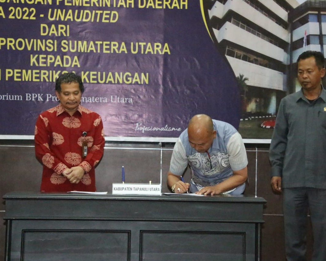 Bupati Nikson Nababan Serahkan LKPD 2022 Pemerintah Kabupaten Tapanuli Utara Ke BPK RI