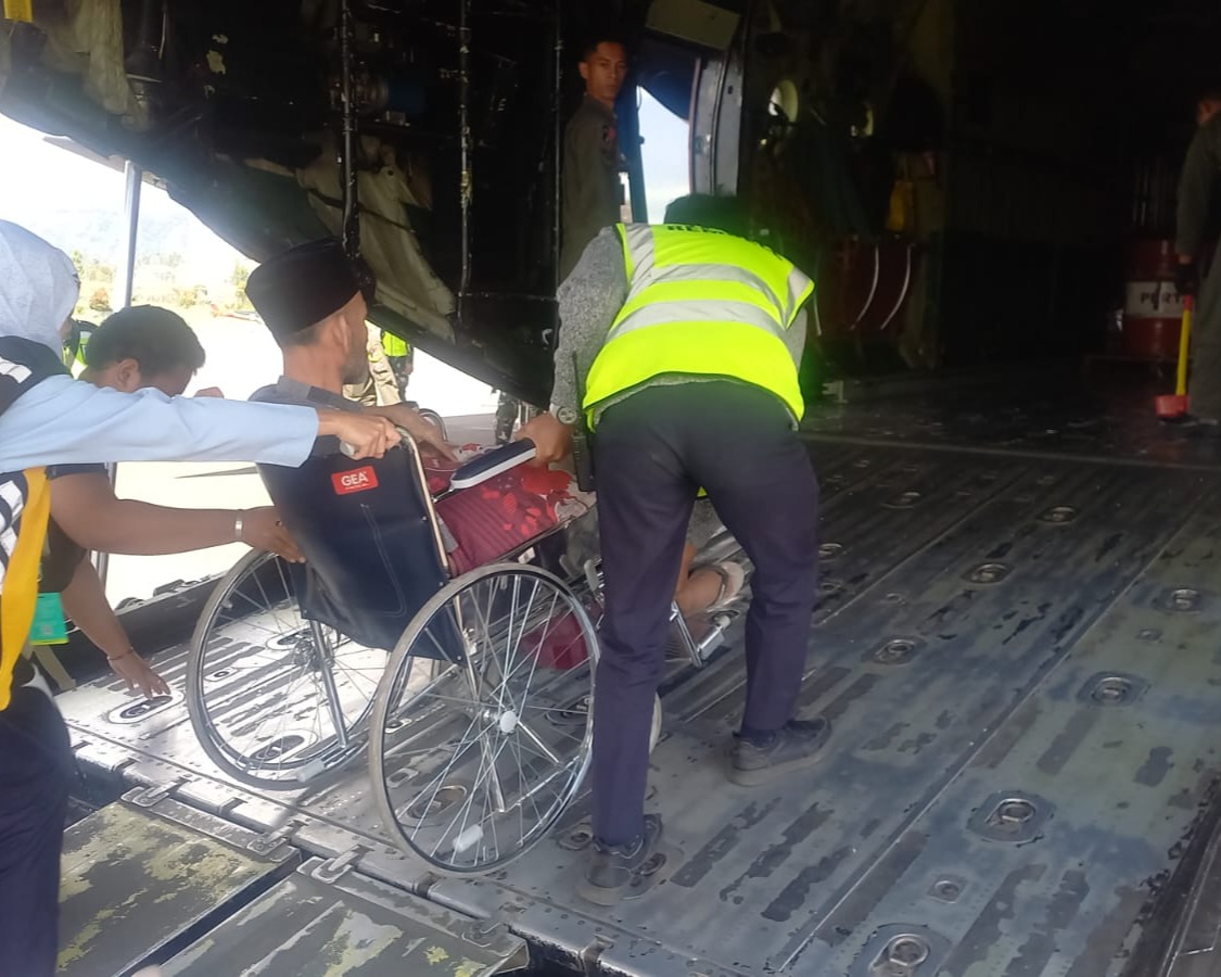 Berlanjut, Gerak Cepat TNI AU Kembali Evakuasi Warga Terdampak Bencana di Tanah Rencong