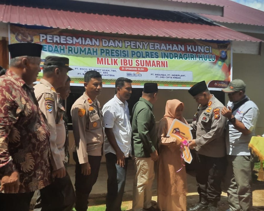 Hari Bhayangkara Ke-77, Kapolres Inhu Resmikan Progam Bersih Ke-13 di Desa Sukamaju Kecamatan Batang Peranap