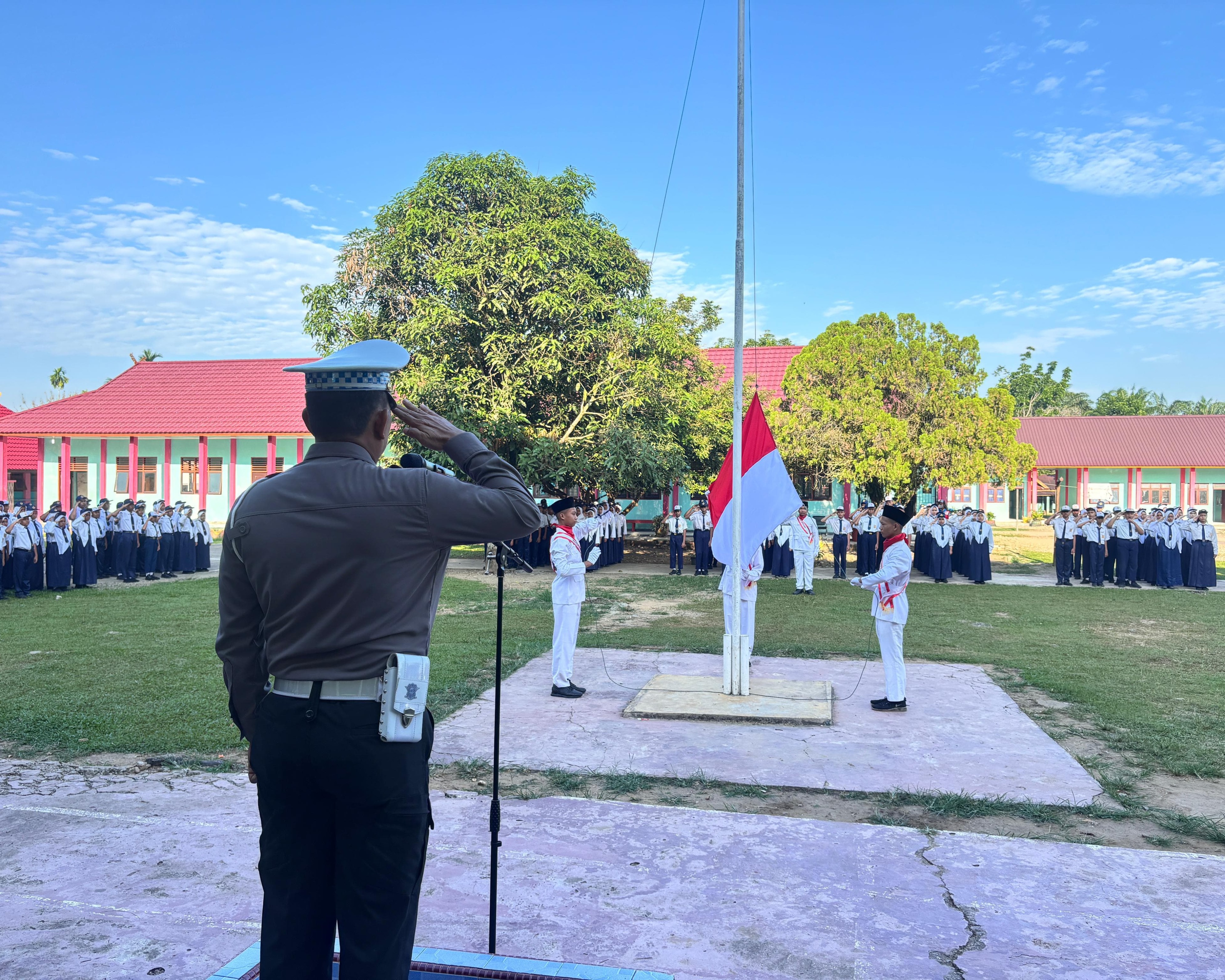 Satlantas Polres Rokan Hulu Gelar 'Police to Go School' dan Penanaman Pohon di SMPN 1 Rambah