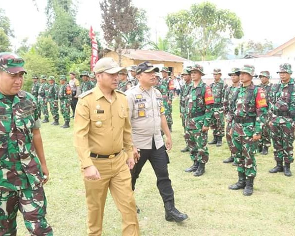 Bupati Taput Nikson Nababan Membuka Karya Bhakti TNI Tahun 2019