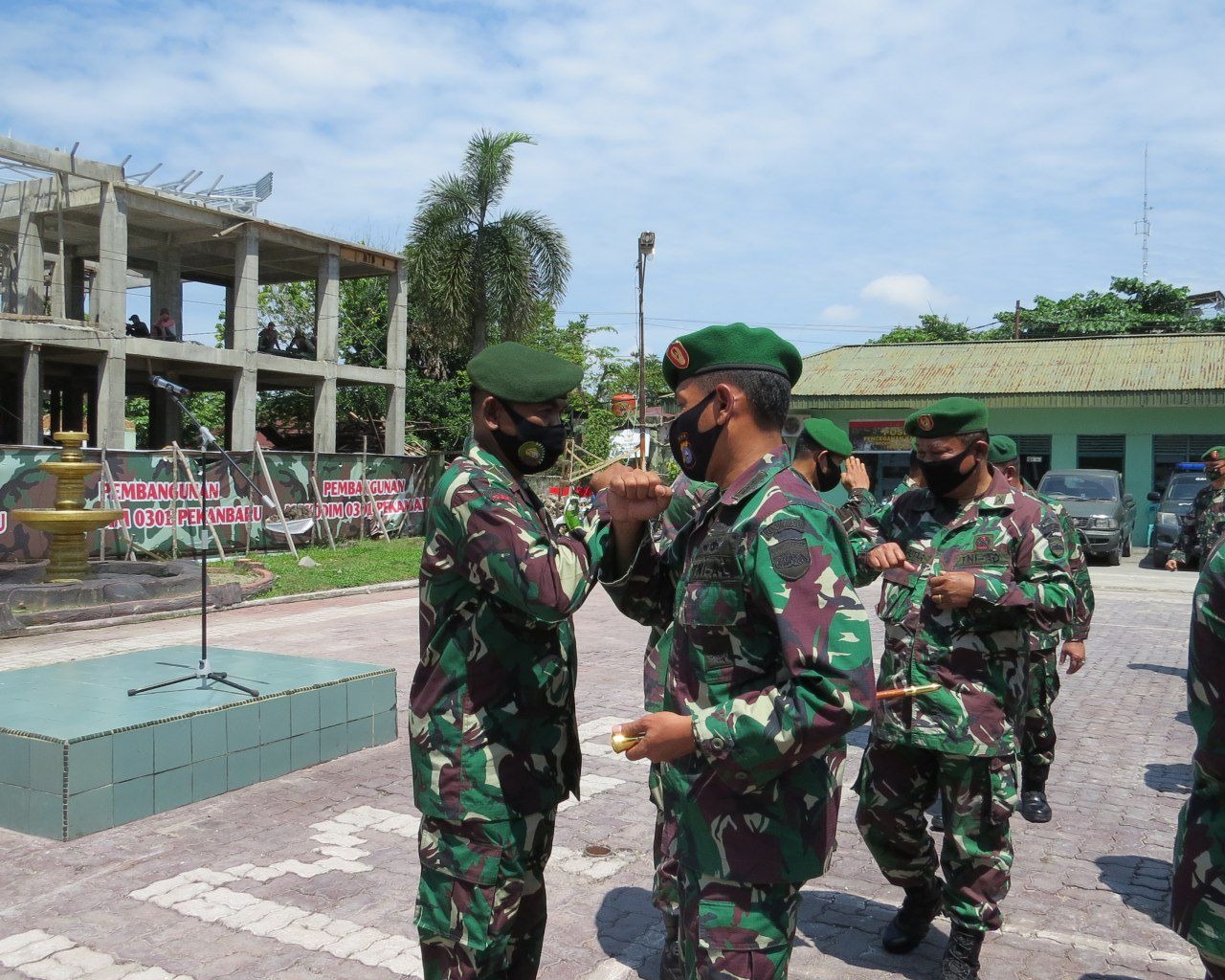 Dandim 0301/PBR Pimpin Langsung Upacara Kenaikan Pangkat Pa, Ba dan Ta di Lapangan Makodim