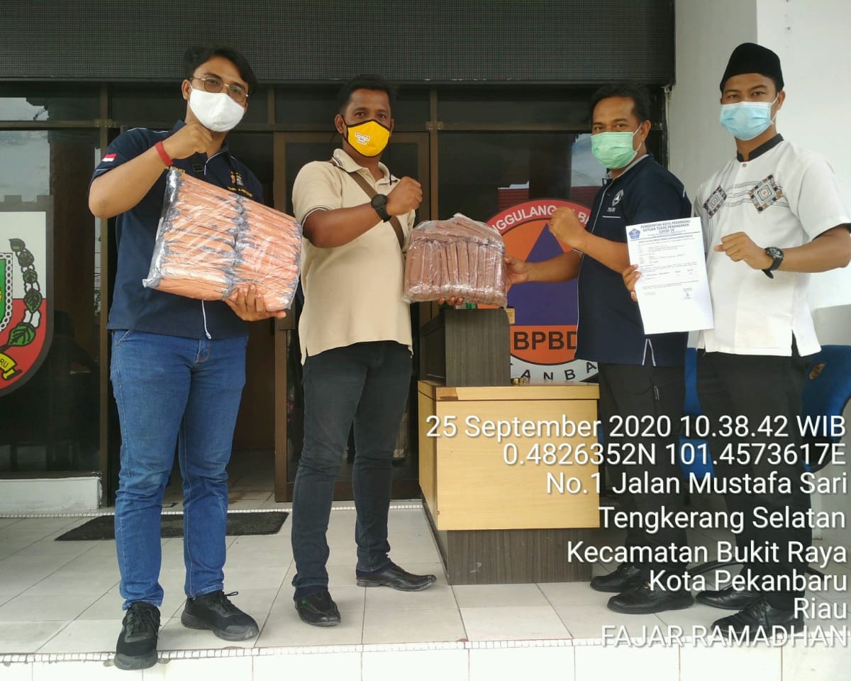 BPBD Kota Pekanbaru Serahkan Bantuan 400 Masker Kepada IWO Provinsi Riau