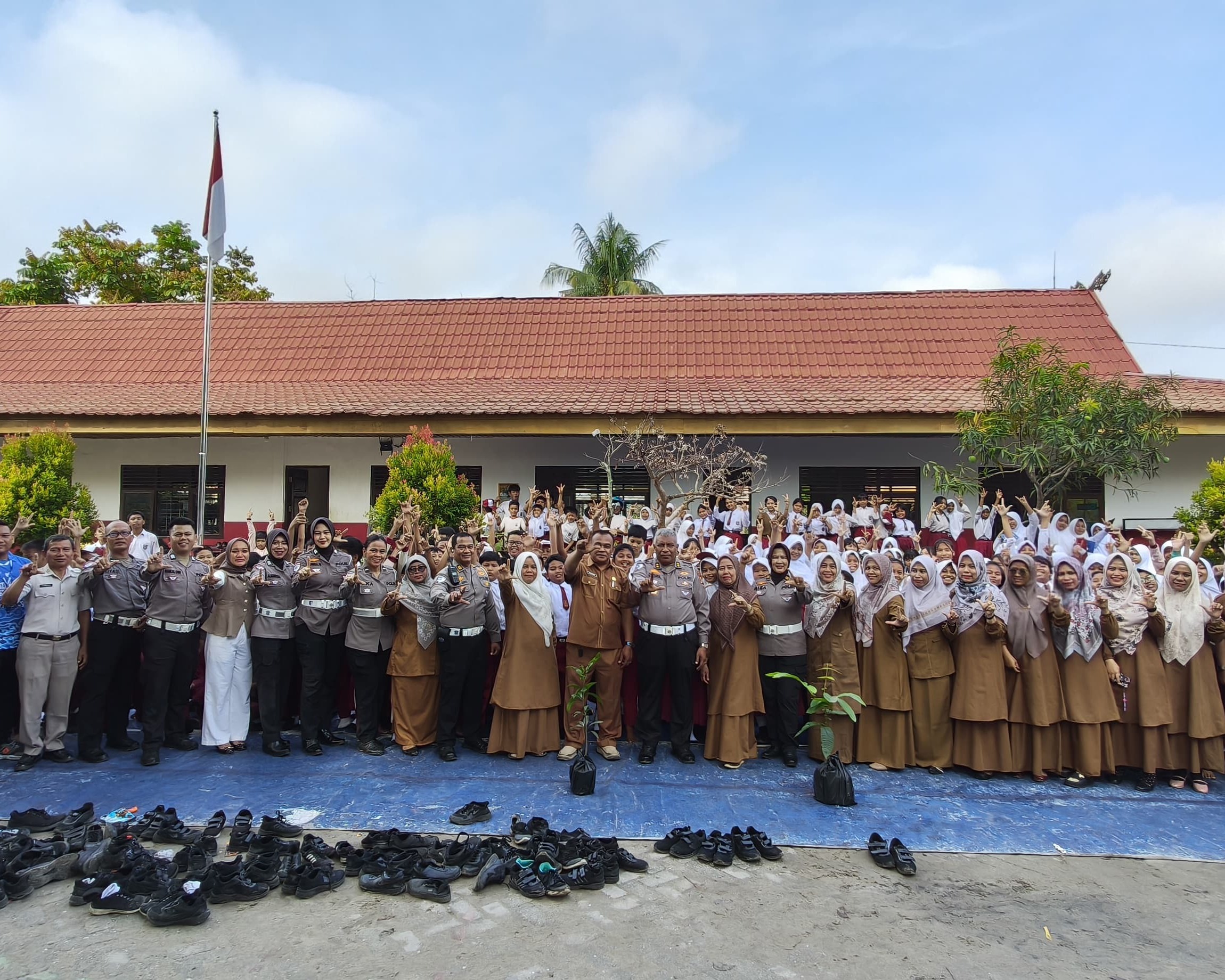 Tanamkan Disiplin Dan Cinta Lingkungan Sejak Dini, Ditlantas Polda Riau Gencarkan Police Goes To School Di SDN 171 Pekanbaru