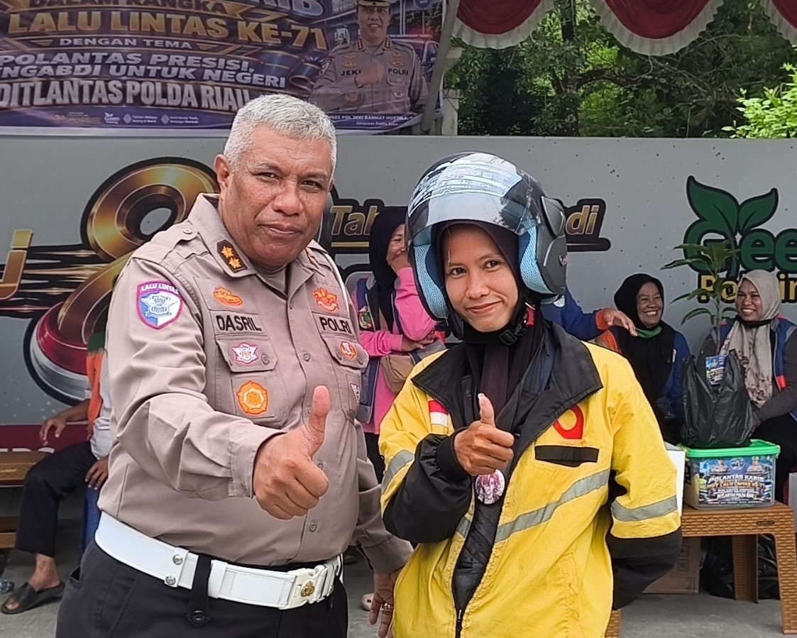 Semarak HUT Lalu Lintas Bhayangkara Ke-71, Ditlantas Polda Riau Gelar Baksos Bersama Ojol, Jukir Dan Petugas Kebersihan