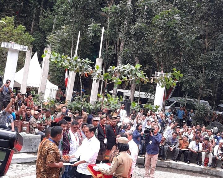 Presiden Jokowi Menyerahkan 41 SK Perhutanan Sosial di Provinsi Riau