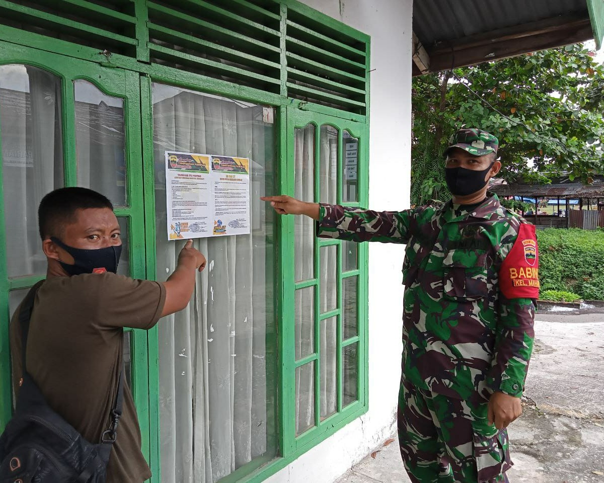 Babinsa Kodim 0301/PBR Laksanakan Sosialisasi dan Pasang Poster Imbauan Tentang 3 M dan 3 T Dari Kapendam I/BB