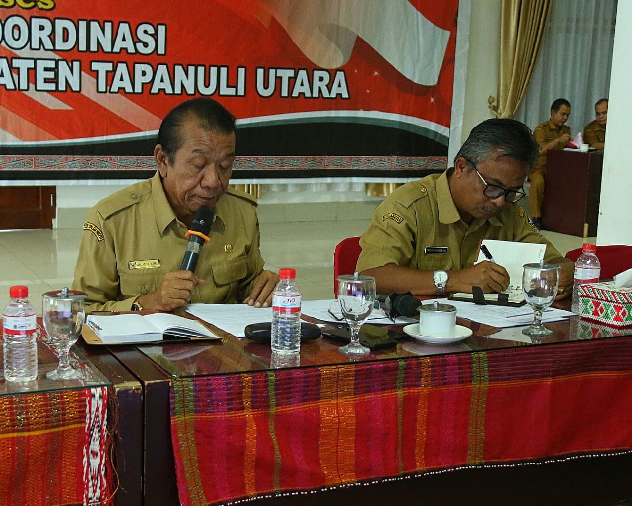 Bupati Taput Pimpin Rapat Koordinasi di Lingkungan Pemkab Taput