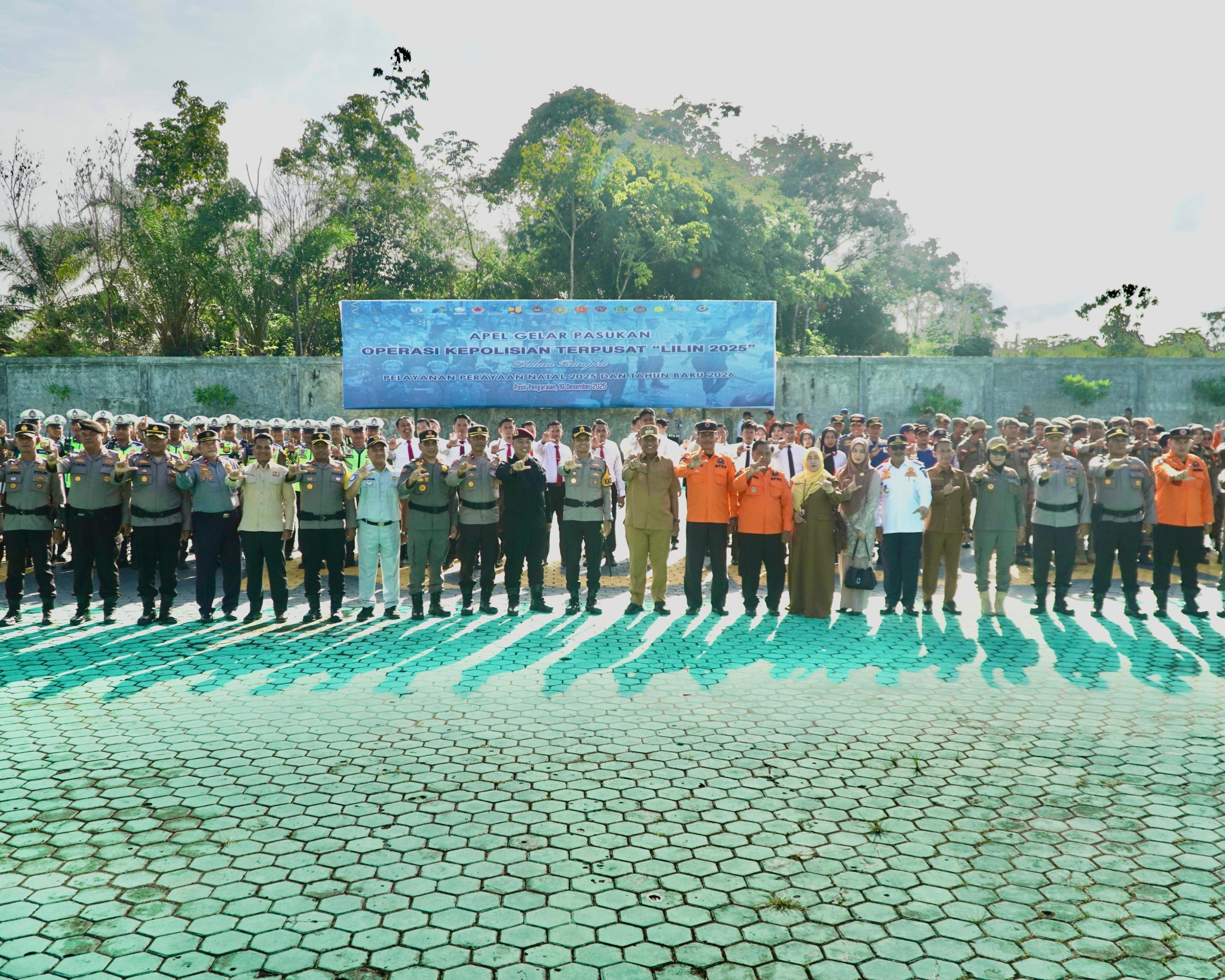 Pastikan Nataru Aman dan Kondusif, Polres Rokan Hulu Gelar Apel Operasi Lilin Lancang Kuning 2025