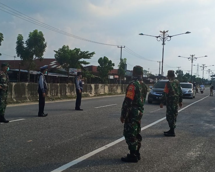 Hari Ke 4 Penerapan Pelaksanaan PSBB, Kodim 0301/Pekanbaru Lakukan Pengawasan Pos Perbatasan