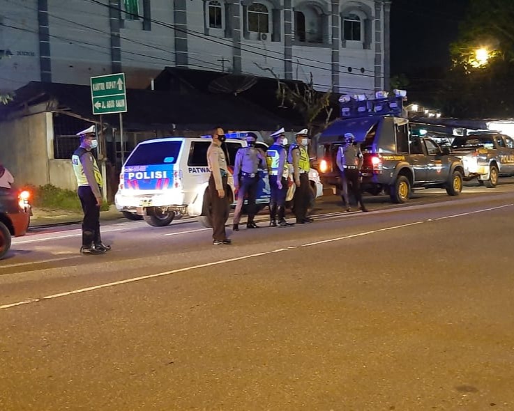 Puluhan Personel Polres Kampar Lakukan Patroli Berskala Besar, Himbau Warga Patuhi Prokes