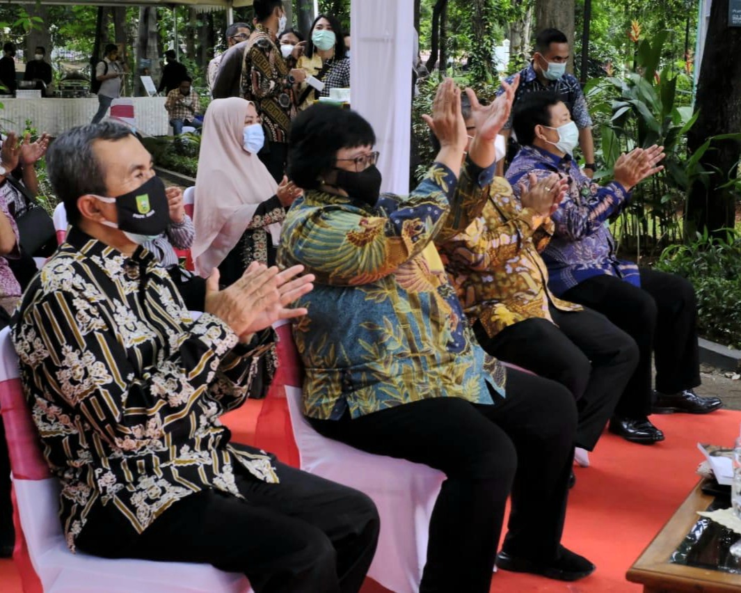 Kapolda Riau Terima Penghargaan Dari Menteri LHK RI