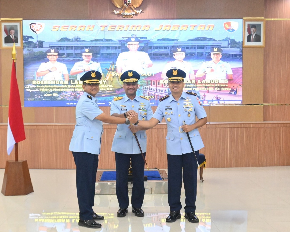 Pangkoopsud I Serahterimakan Jabatan Danlanud BNY Dan Danlanud HAD