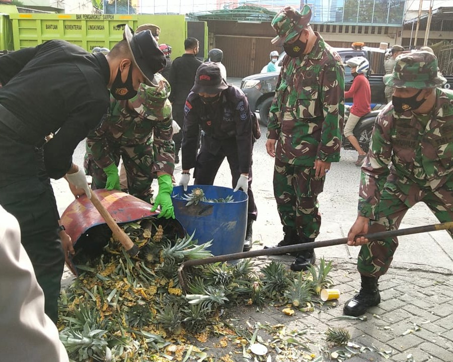 Wujudkan Sinergitas dan Kepedulian Dalam Jaga Kebersihan Kota Pekanbaru, Personil Kodim 0301/PBR Gelar Apel Gabungan Jumat Bersih