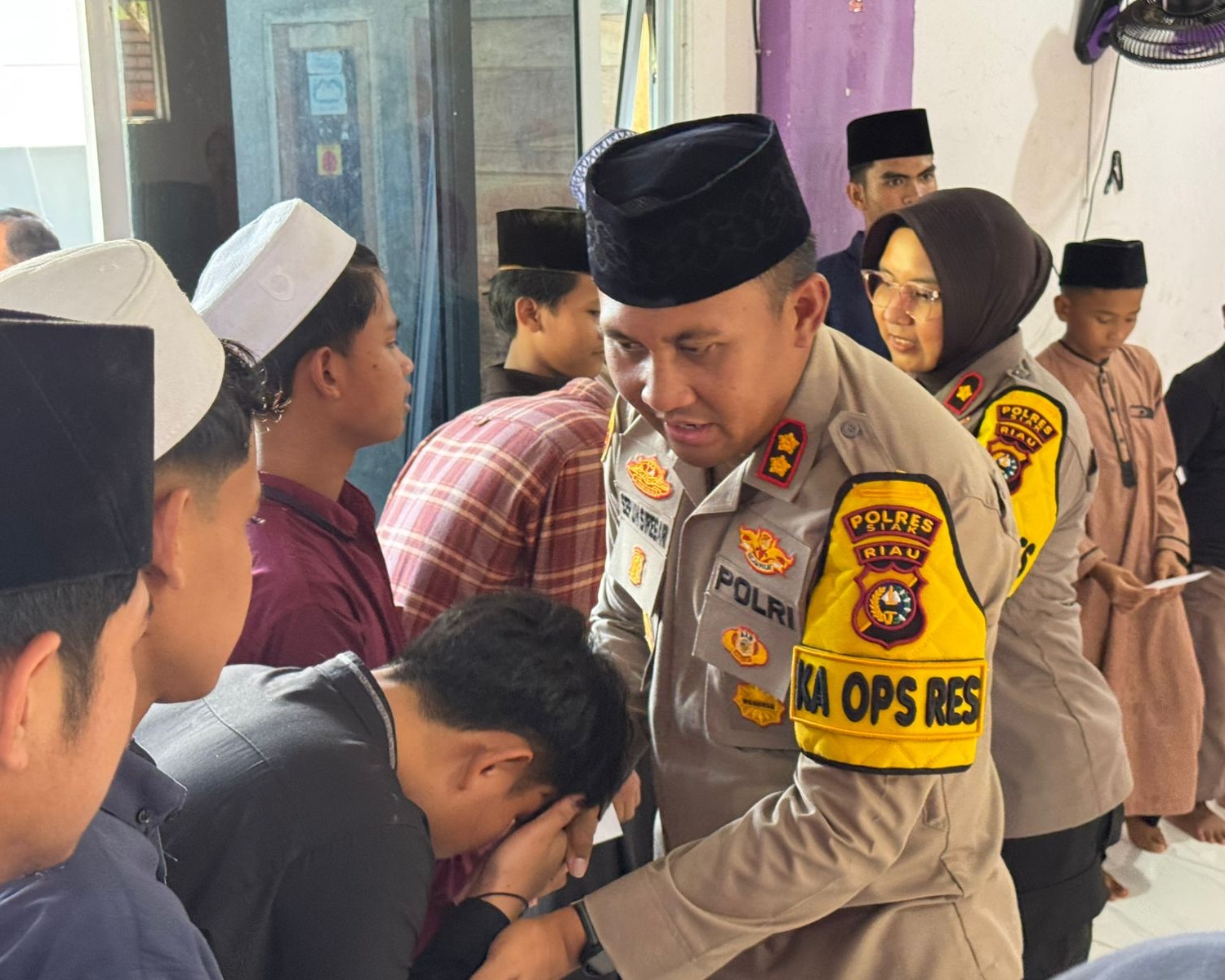 Polres Siak Berbagi Takjil Untuk Anak Yatim Di Rumah Tahfizh Al-Qudsy Dayun
