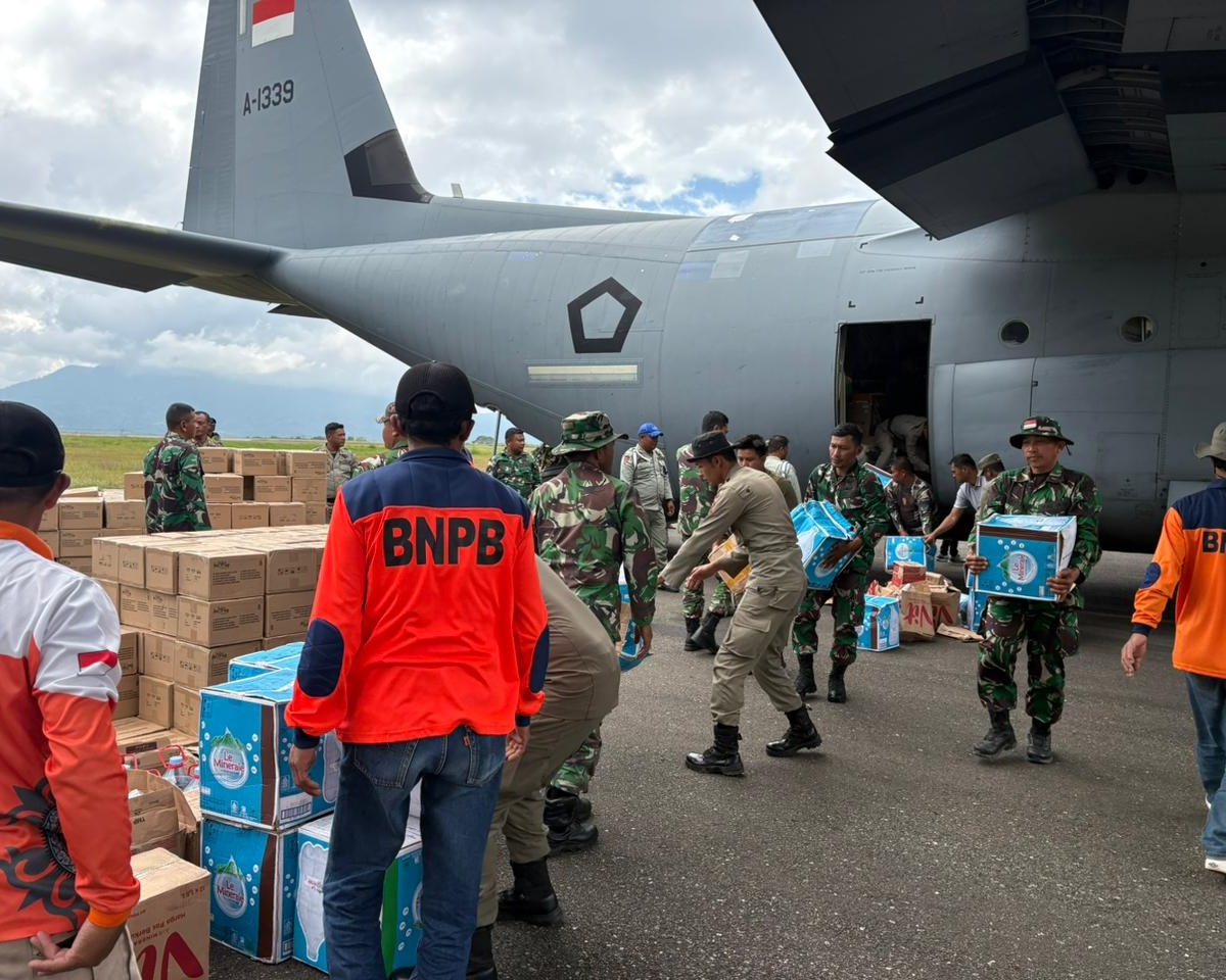 Hercules TNI AU Kembali Angkut Bansos 12.8 Ton Ke Bandara Rembele Aceh