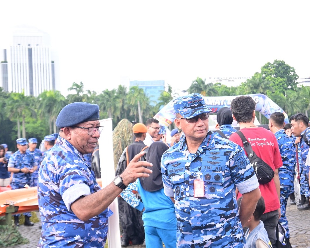 Meriahkan TNI Fair 2025, Pangkodau I Dampingi Kasau, Kunjungi Stand Pameran Dan Alpalhankam TNI AU