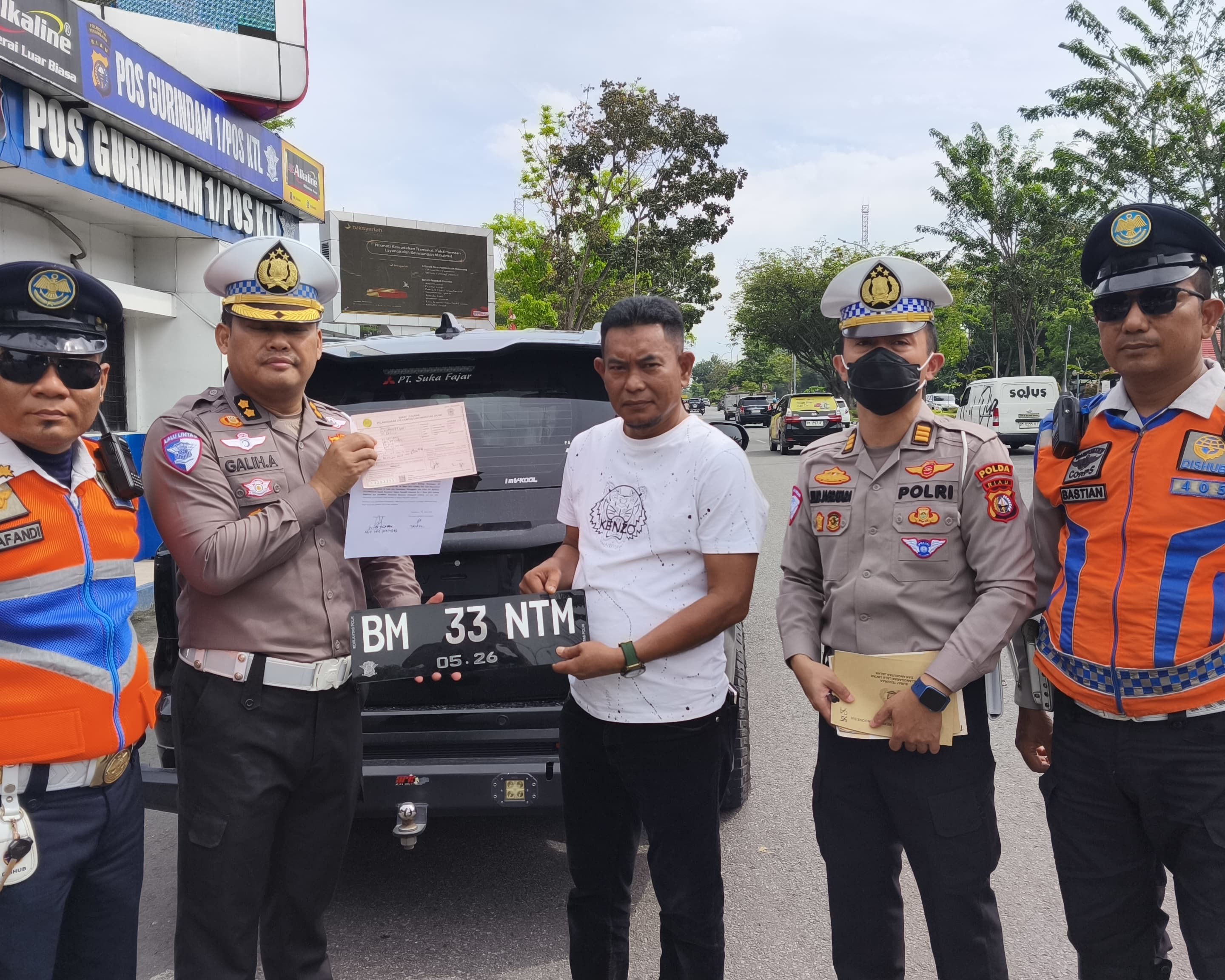 Ditlantas Polda Riau Tertibkan TNKB Tidak Sesuai Spesifikasi, Puluhan Pelanggar Ditindak