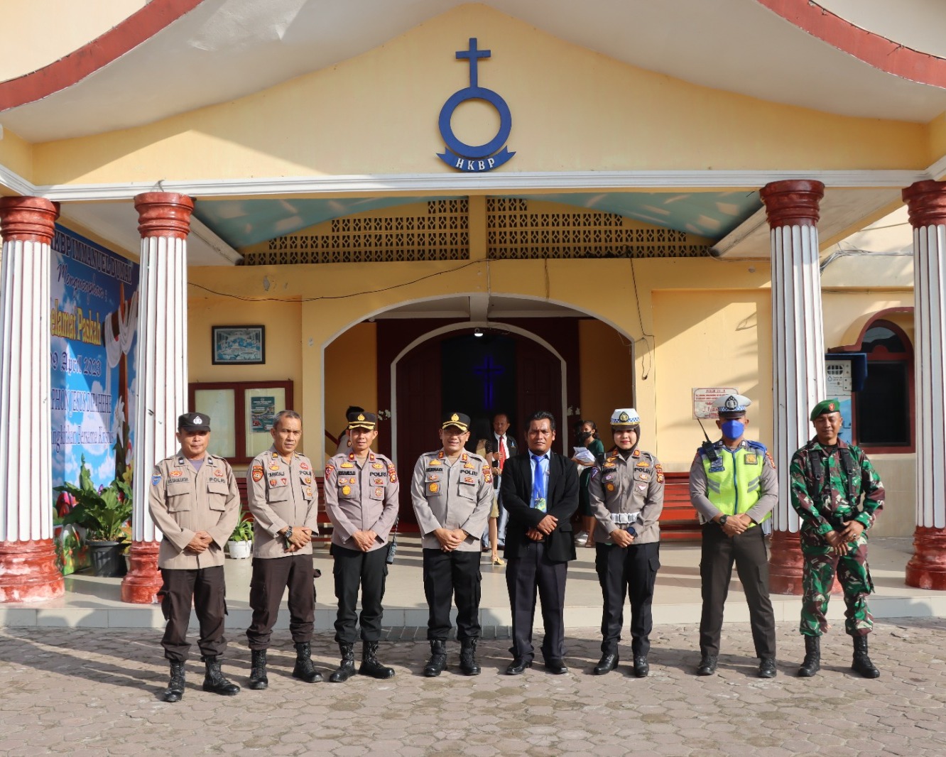 Polres Dumai Beserta Jajaran Polsek Laksanakan Pengamanan Di 74 Gereja Dalam Rangka Perayaan Kenaikkan Isa Al-Masih