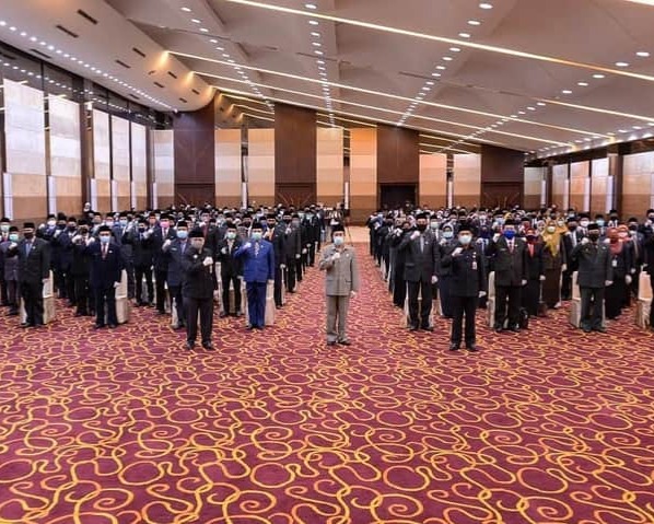 Gubri Melantik dan Pengambilan Sumpah Jabatan Pejabat Administrasi dan Pejabat Fungsional di Lingkungan Pemprov Riau