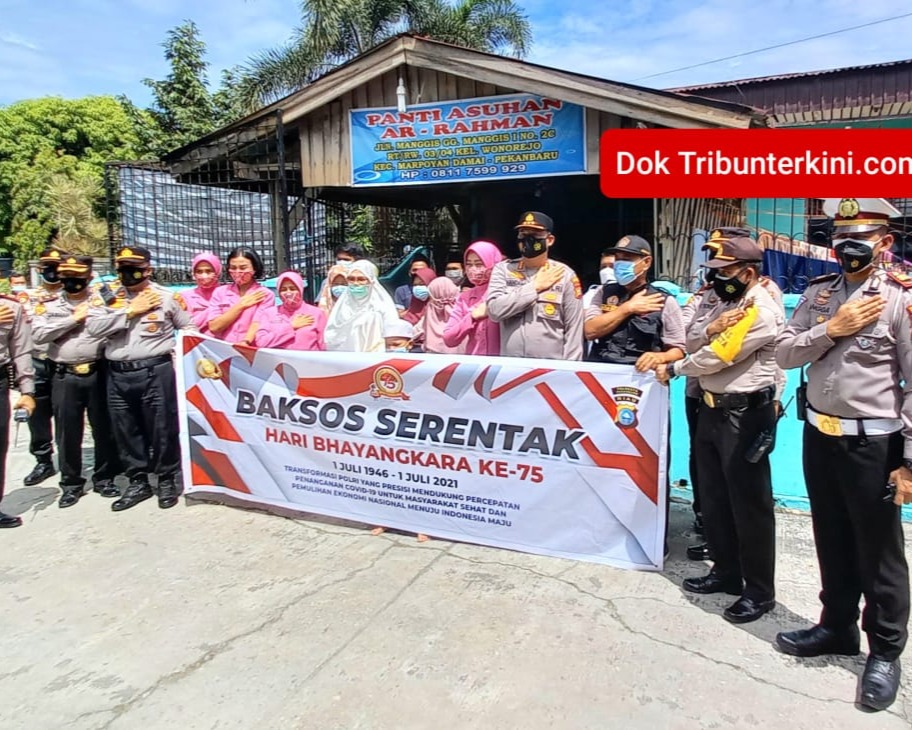 Memperingati Hari Bhayangkara Ke-75, Kapolresta Pekanbaru Gelar Anjangsana dan Bagikan 1000 Sembako Ke Panti Asuhan