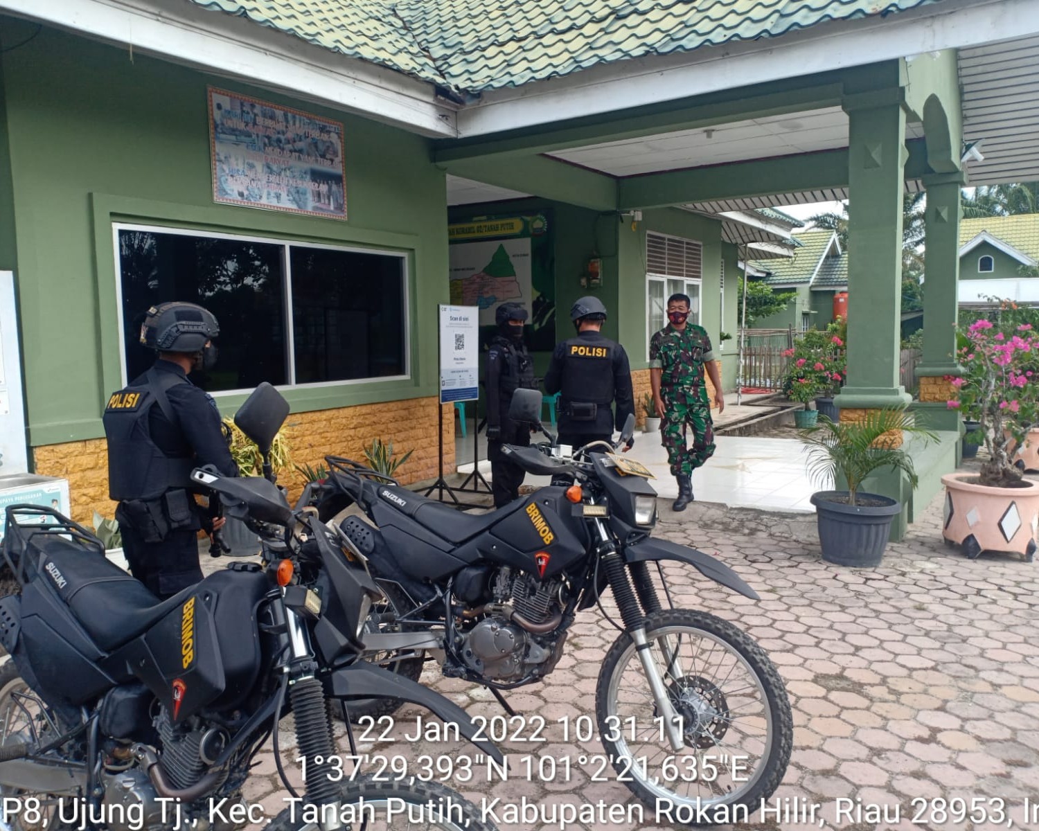 Brimob Yon B Manggala Polda Riau Sambangi Koramil 02/TP Kodim 0321/Rohil