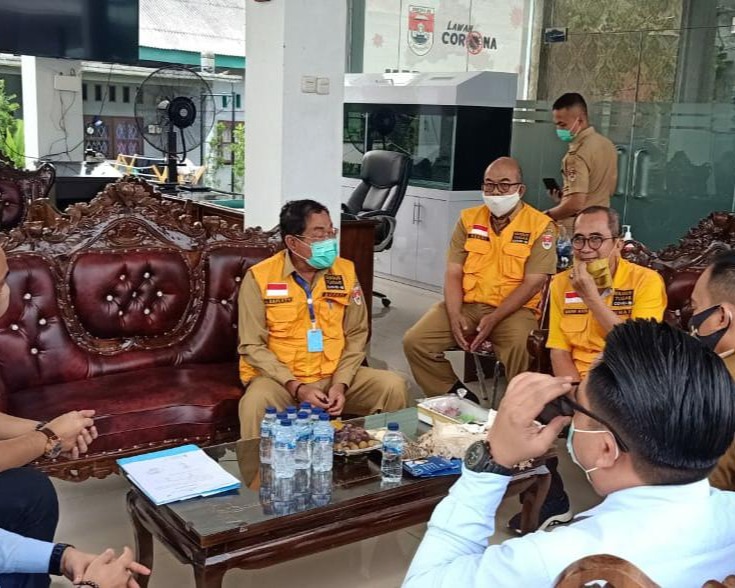 Kantor Cabang Bank Lampung Serahkan Bantuan Seratus Paket Sembako Kepada Pemerintah Kabupaten Mesuji