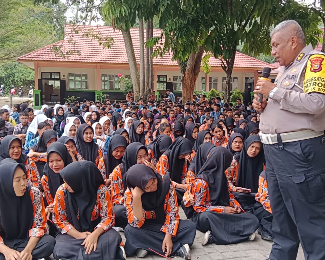 Program Police Goes To School, Tim Cooling System Ditlantas Polda Riau Ajak Generasi Z Sukseskan Pilkada Riau 2024