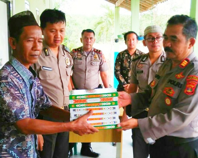 Bakti Kesehatan di Ponpes, Kapolsek Tumijajar Ada Pengobatan dan Khitanan Gratis Serta Pemberian Bingkisan