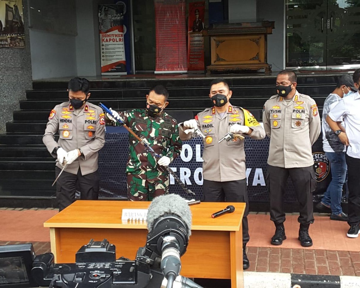 Pengikut MRS Todongkan Senpi dan Sajam Ke Anggota Polri Di Tol Japek