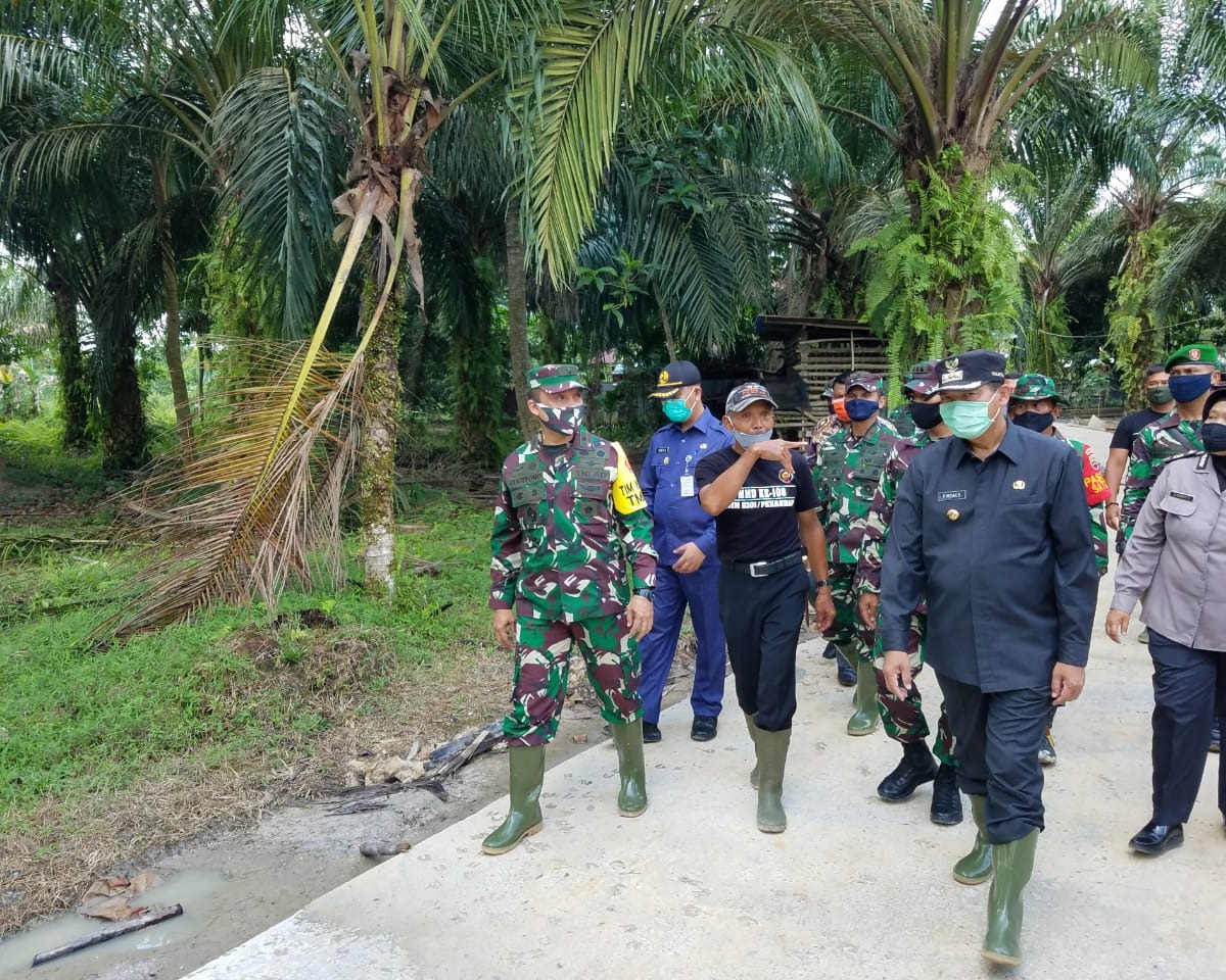 Dalam Kegiatan Kunker Meninjau Lokasi, Waaster Kasad Bid Ren dan Puanter Brigjen TNI Sugiyono: TMMD Ke-108 Kodim 0301/PBR Dinyatakan Layak dan Sangat Baik Serta Hasilnya Sangat Memuaskan