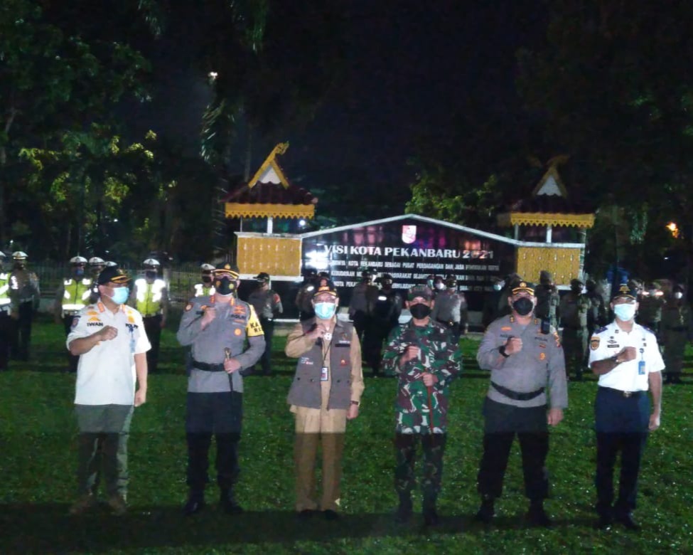 Dandim 0301/PBR Hadiri Apel Gabungan Dalam Rangka Pengamanan Malam Takbir Hari Raya Idul Fitri 1442 H di Halaman MPP