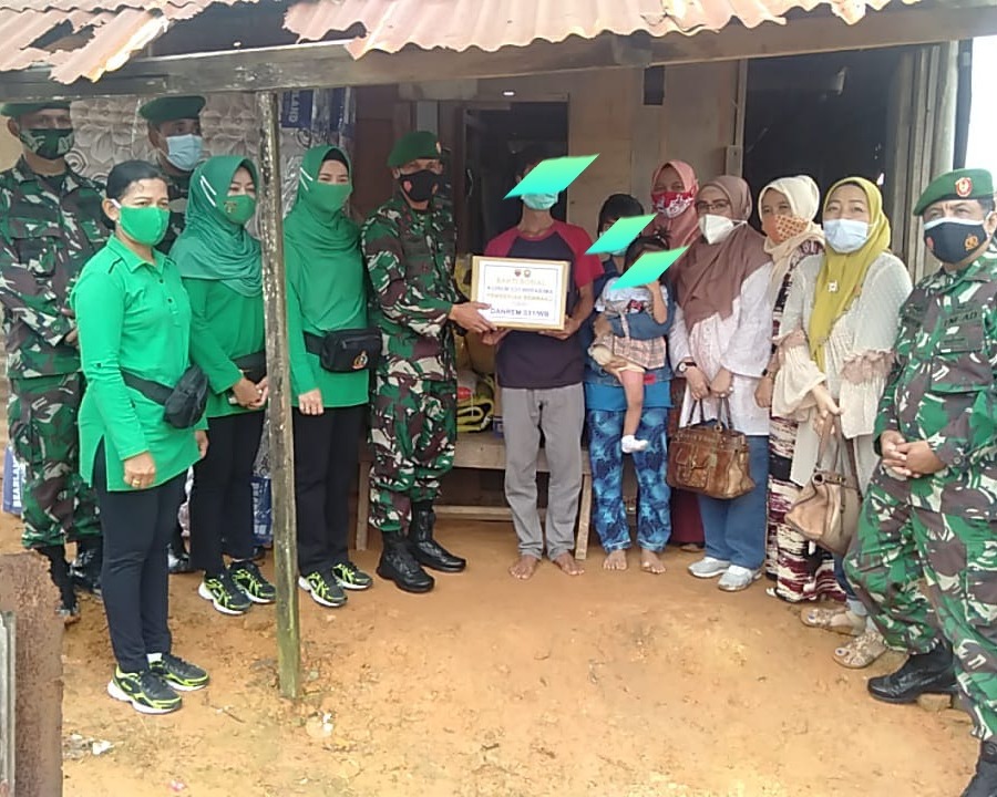 Dalam Giat Jumat Barokah, Dandim 0301/PBR Dampingi Danrem 031/WB Beserta Rombongan Datangi Dua Orang Anak Yang Tertimpa Musibah di Kecamatan Tenayan Raya