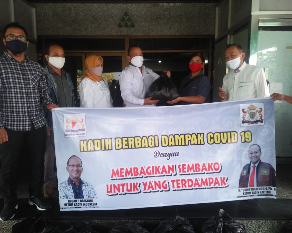 Kadin Kalteng Membagikan Paket Sembako Ke Sekretariat DPW IPJI Provinsi Kalteng Untuk Yang Terdampak Covid-19