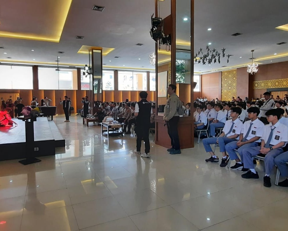 Turun Langsung Ke SMA, Kapolda Riau Ajak Pelajar Jadi Pelopor Green Policing