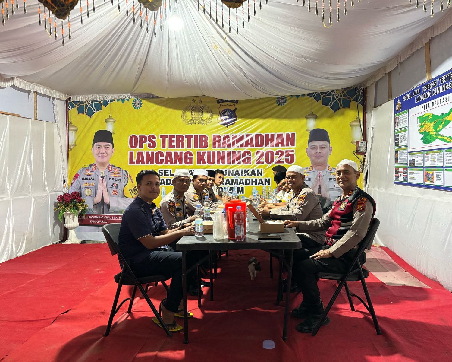 Hari Ke-8 Puasa, Kapolres Rokan Hulu Giat Sahur On The Road Bersama Masyarakat