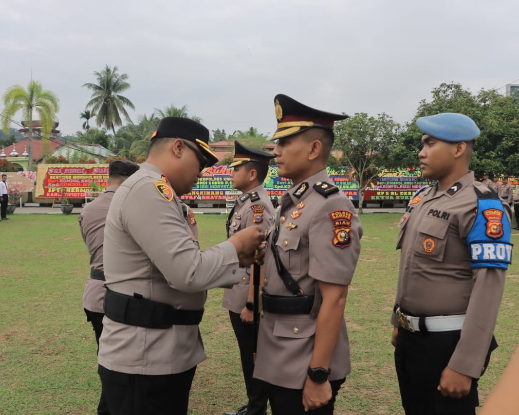 Polres Kampar Gelar Sertijab Waka Polres, Kompol Andi Cakra Putra Serahkan Jabatan Ke Kompol Rizki Hidayat