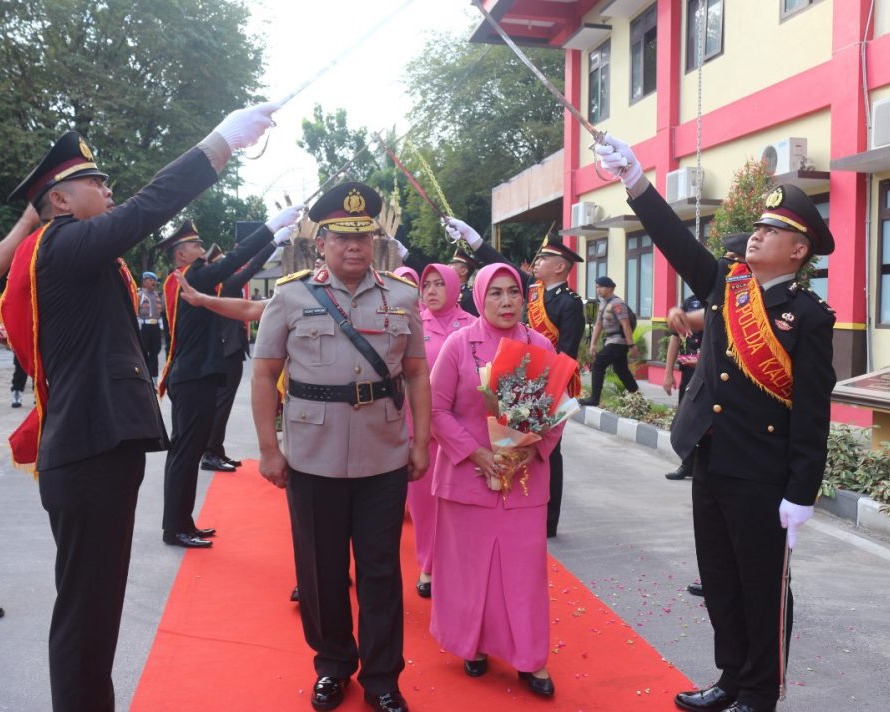 Setelah Sertijab, Brigjen Pol. Drs. Indro Wiyono, M.Si Resmi Menjabat Wakapolda Kalteng