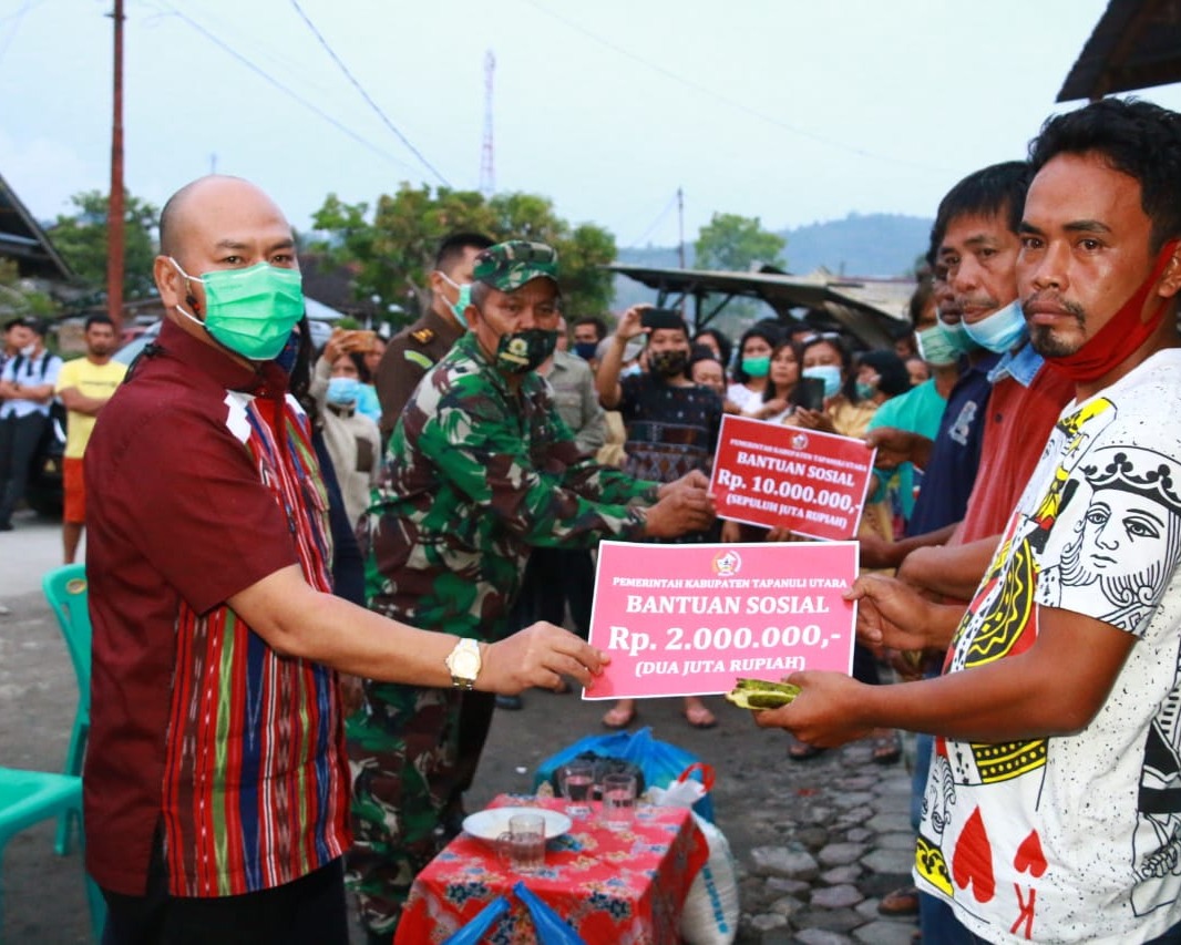 Bupati Taput Berikan Bantuan Bagi Korban Kebakaran di Dua Desa Kecamatan Tarutung